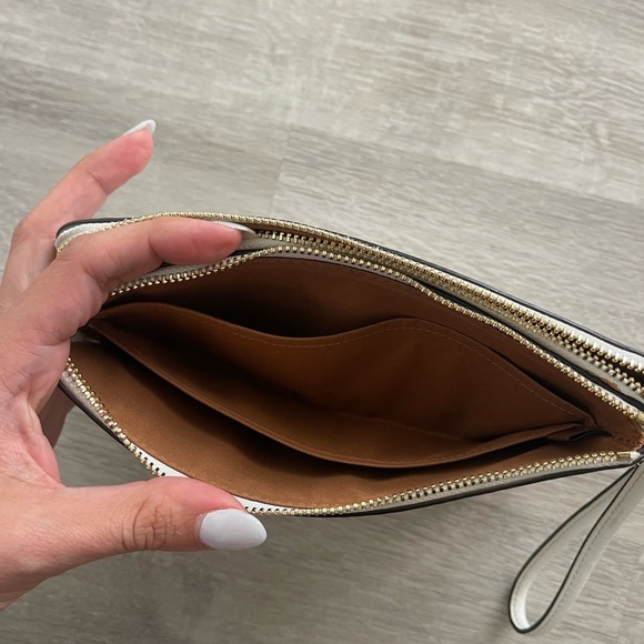 COACH - Double Zip Wallet In Signature Canvas Leather - Picture 6 of 8